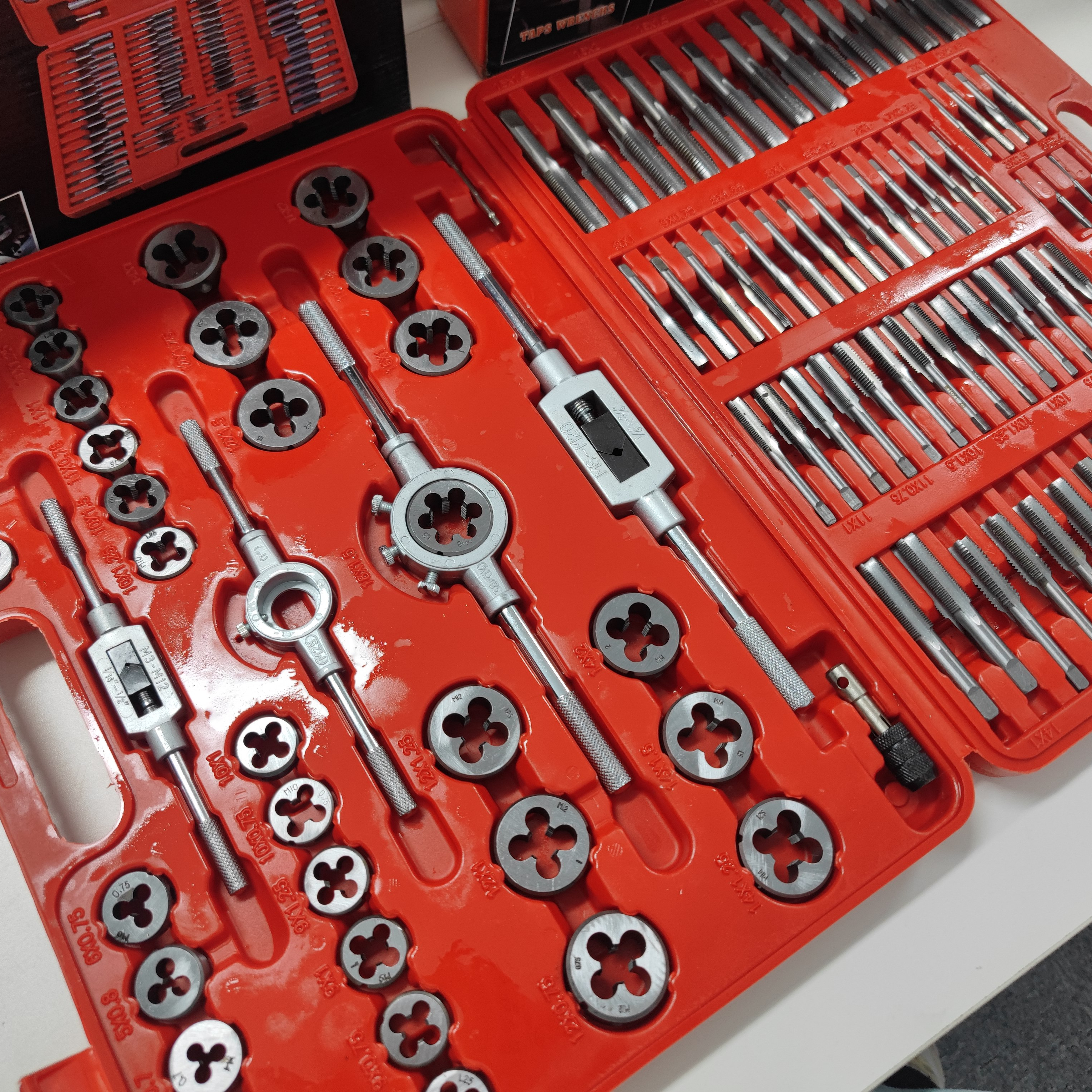 110Pcs Tap and Die Set M2-M18  - Tap Die Set ulasan dan harga